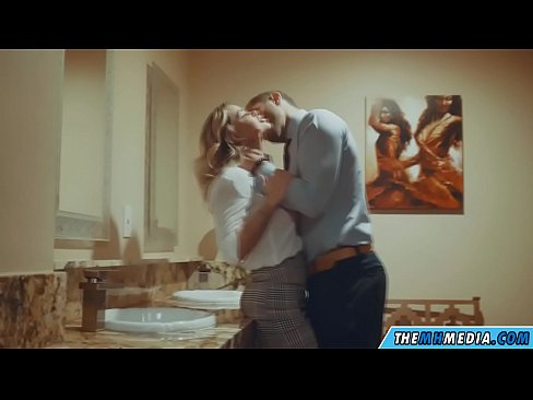 ❤️ Калі грудастая бландынка спакушае цябе ў грамадскім туалете ❤ Прыгожае порна у нас ﹏